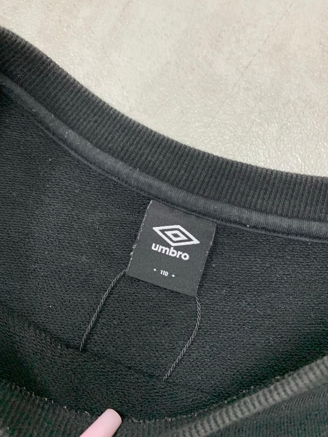 Umbro 블랙 맨투맨 #717 상품이미지4