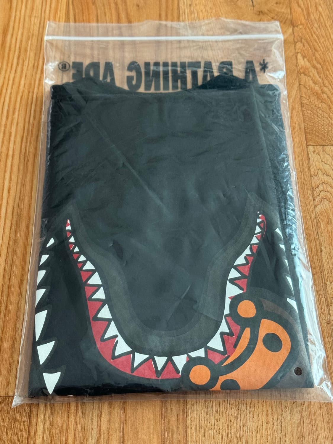 [신상 새상품] BAPE 베이프x 조슈아 비데스 콜라보 샤크 마일로 반팔 상품이미지2