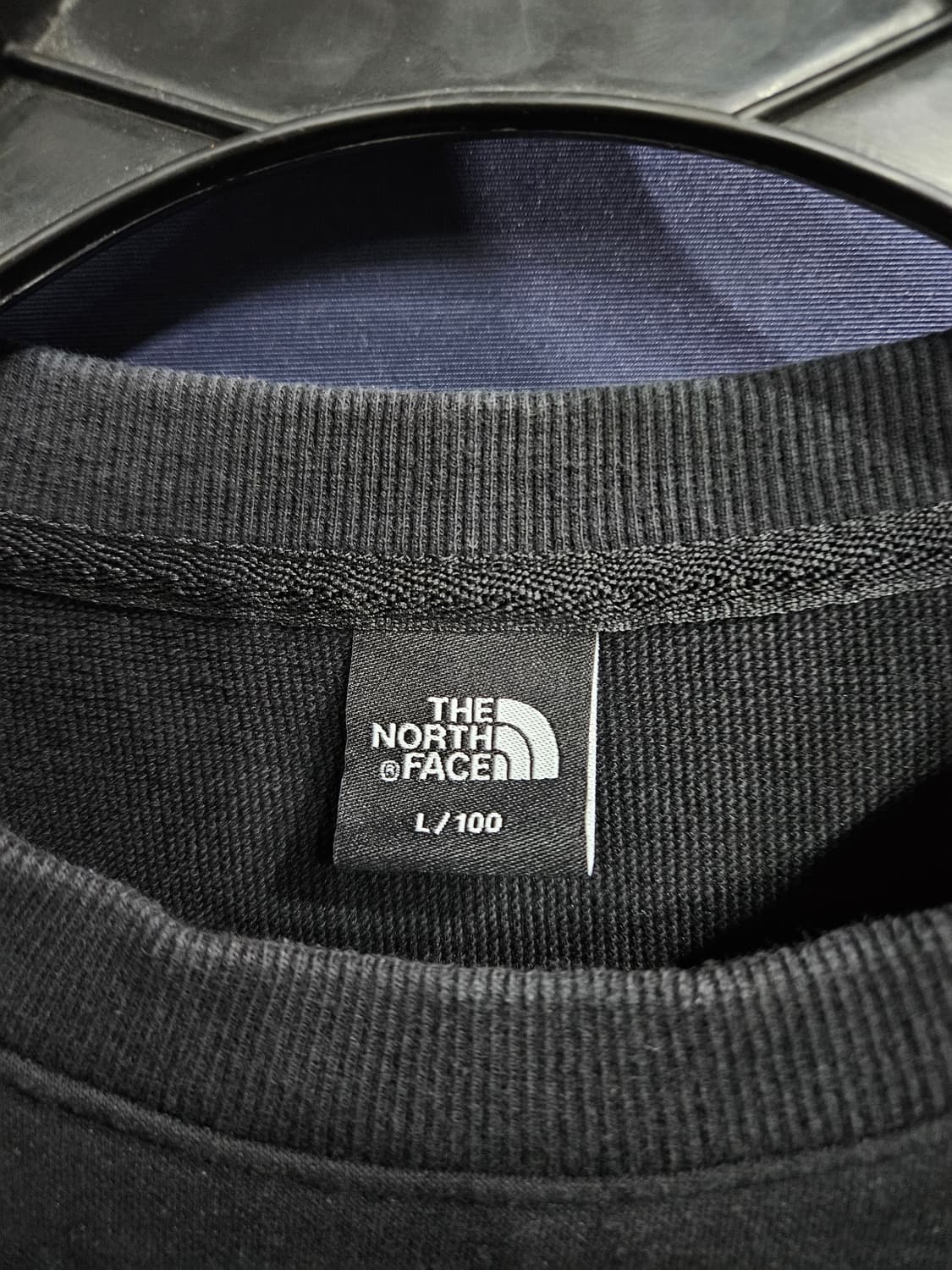 노스페이스 블랙 남성 세미오버핏 100 맨투맨  상품이미지3