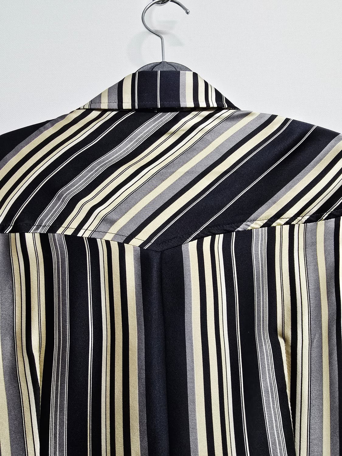 모조에스핀 줄무늬 패턴 실크 블라우스 상품이미지5