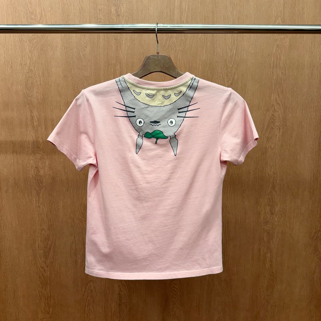 로에베 아나그램 로고 라운드넥 티셔츠 캐릭터 디테일 핑크 상품이미지3