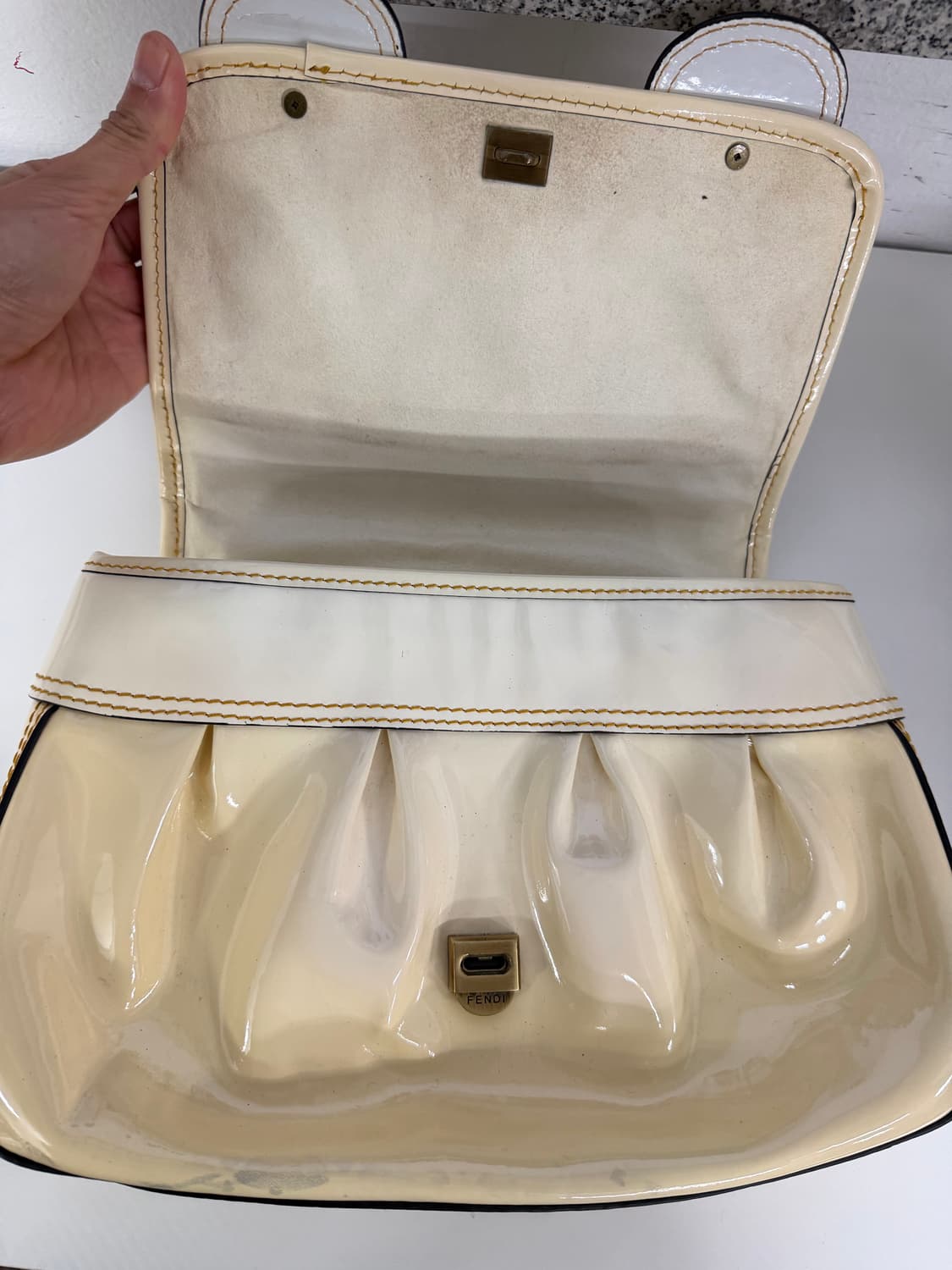 정품) 펜디 FF 버클 아이보리 숄더백 토트백 상품이미지6