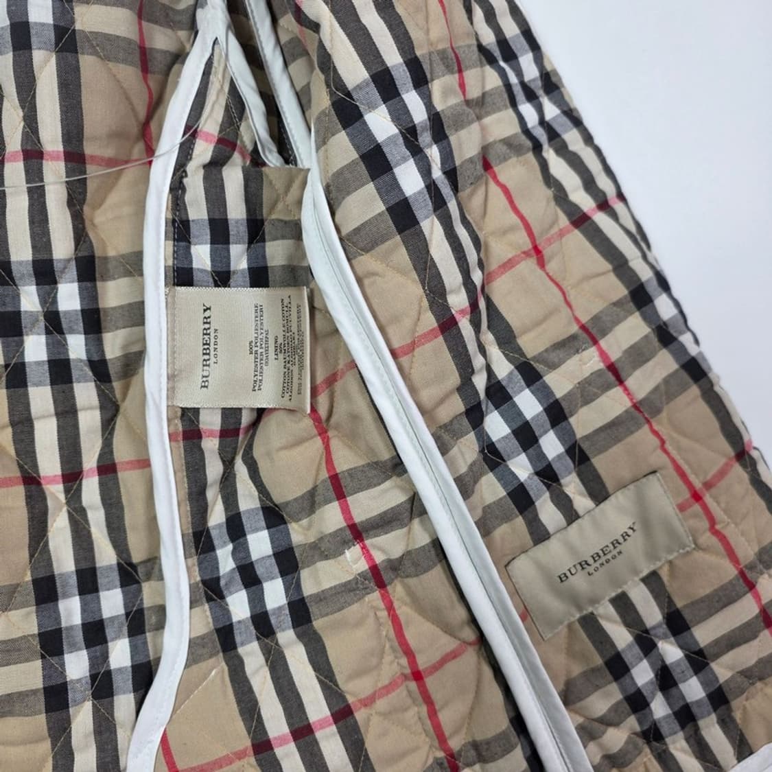 버버리 런던 노바체크 안감 화이트 다이아몬드 퀼팅 자켓 상품이미지6