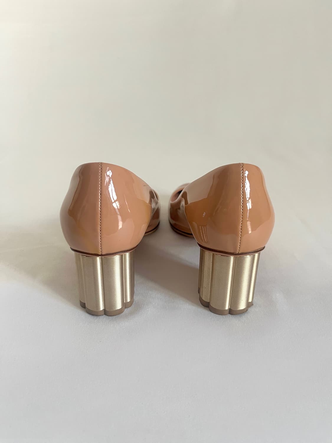 페라가모 누드핑크 플라워 힐 상품이미지8