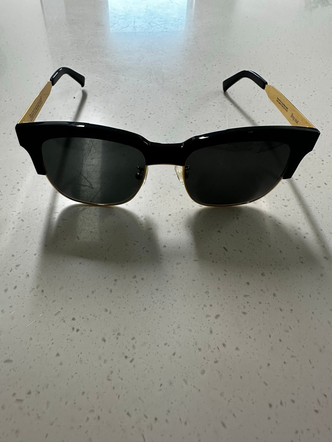 젠틀몬스터 선글라스 팝니다. 상품이미지1