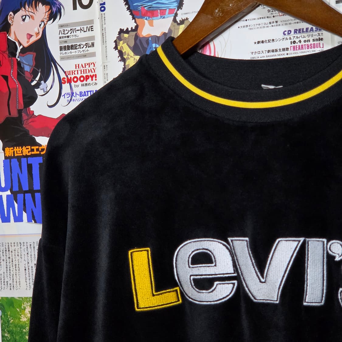 리바이스 빅로고 벨벳 블랙 맨투맨 상품이미지2