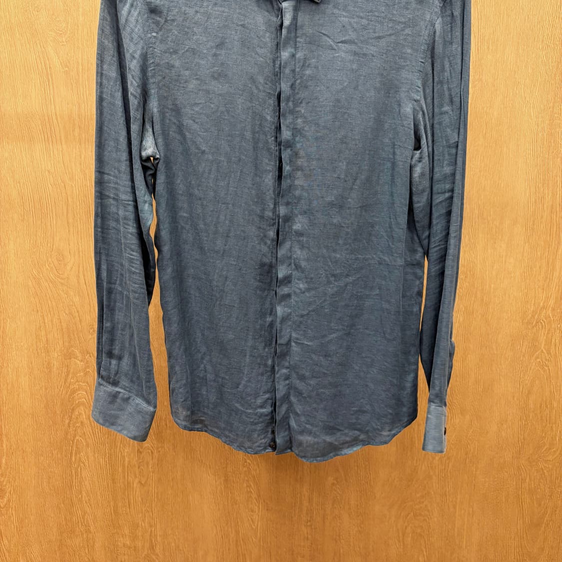 엠포리오 아르마니 린넨 블렌드 긴팔 셔츠 미니멀 히든 버튼 디테일 블루 상품이미지5