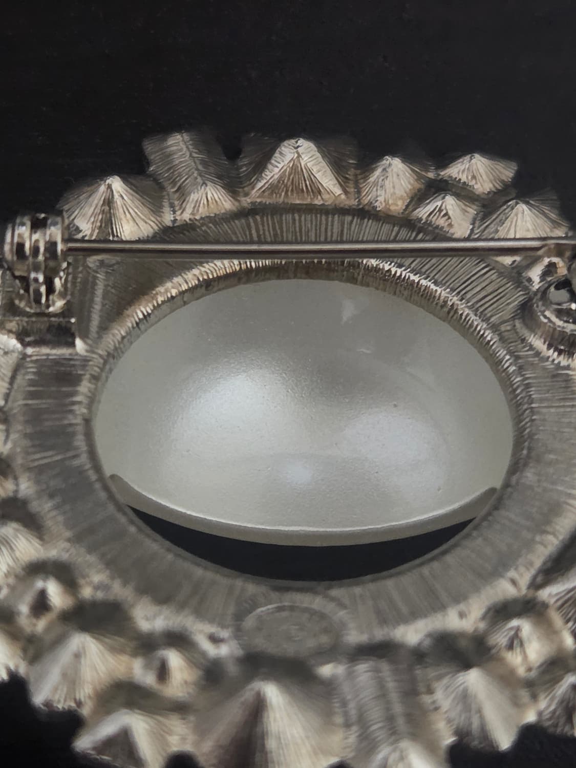 샤넬 무라카미 스마일 브로치 (gd브로치) 상품이미지10