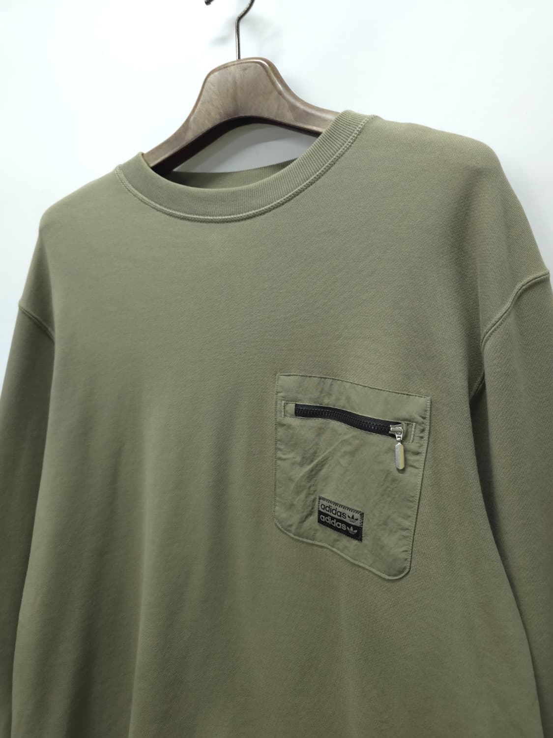 아디다스 남성 오리지널스 포켓 디테일 맨투맨 상품이미지2