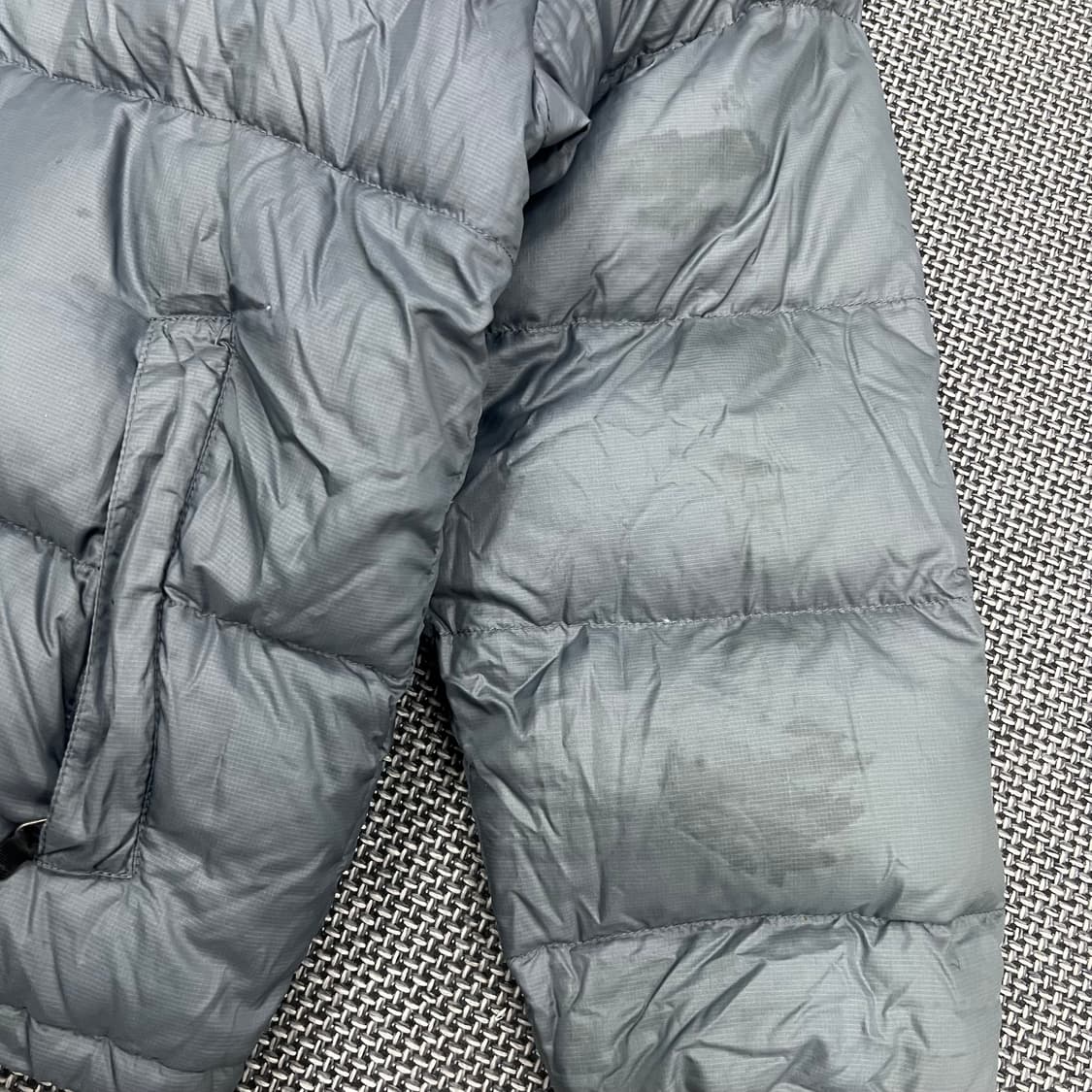 노스페이스 그레이 눕시 700 패딩 상품이미지3