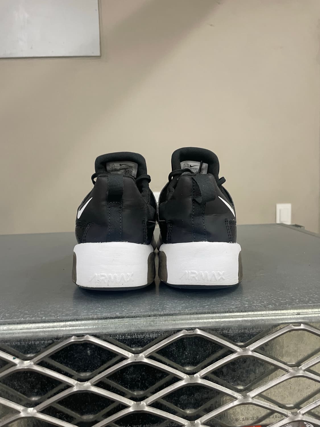 나이키 에어맥스 벨라 TR 5 블랙 다크 스모크 그레이 245 상품이미지3