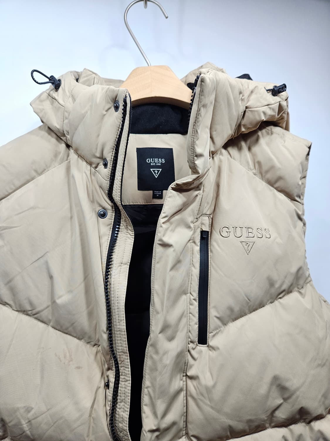 게스(GUESS) 오리털 패딩조끼 베이지 M 후드탈부착 상품이미지4