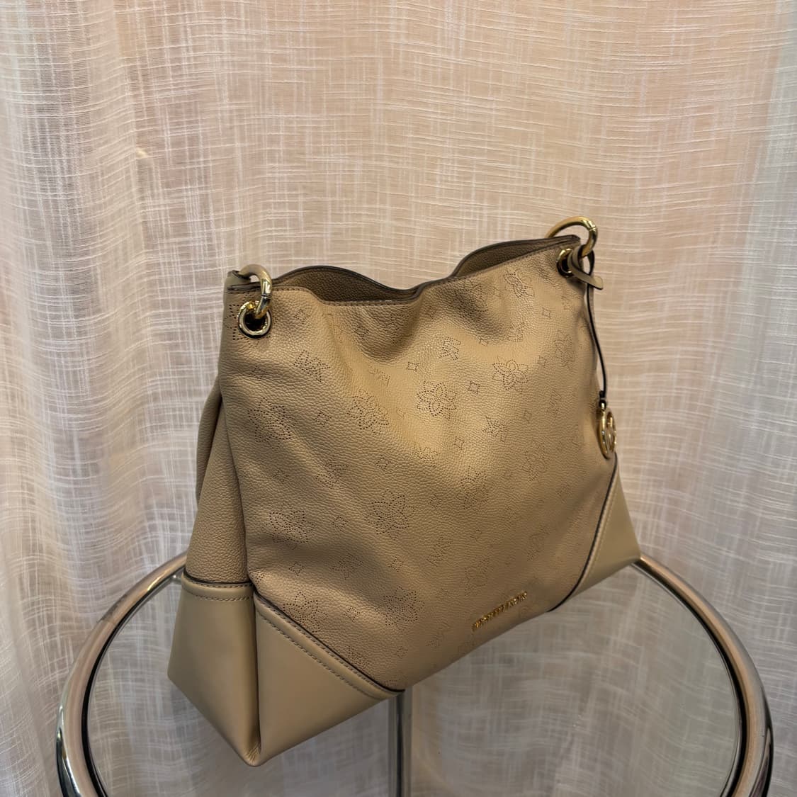 정품 마이클코어스 가죽 숄더백     상품이미지5