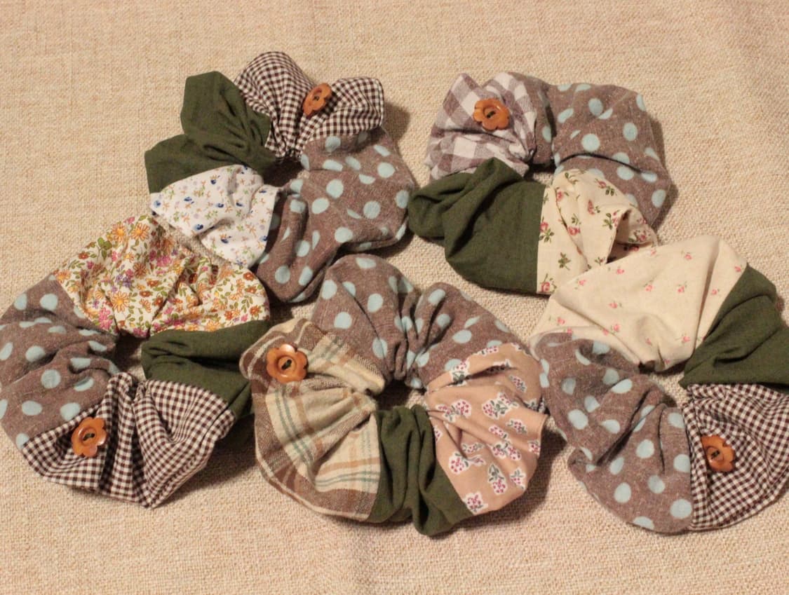 핸드메이드 패치워크 단추 스크런치 상품이미지1