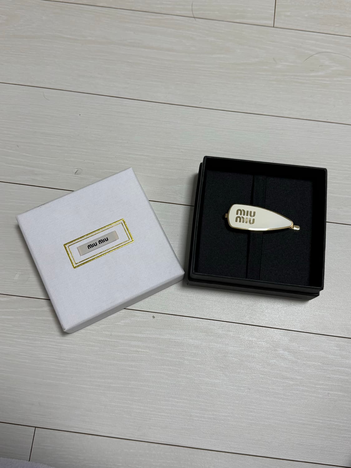 미우미우 메탈 헤어핀 상품이미지1
