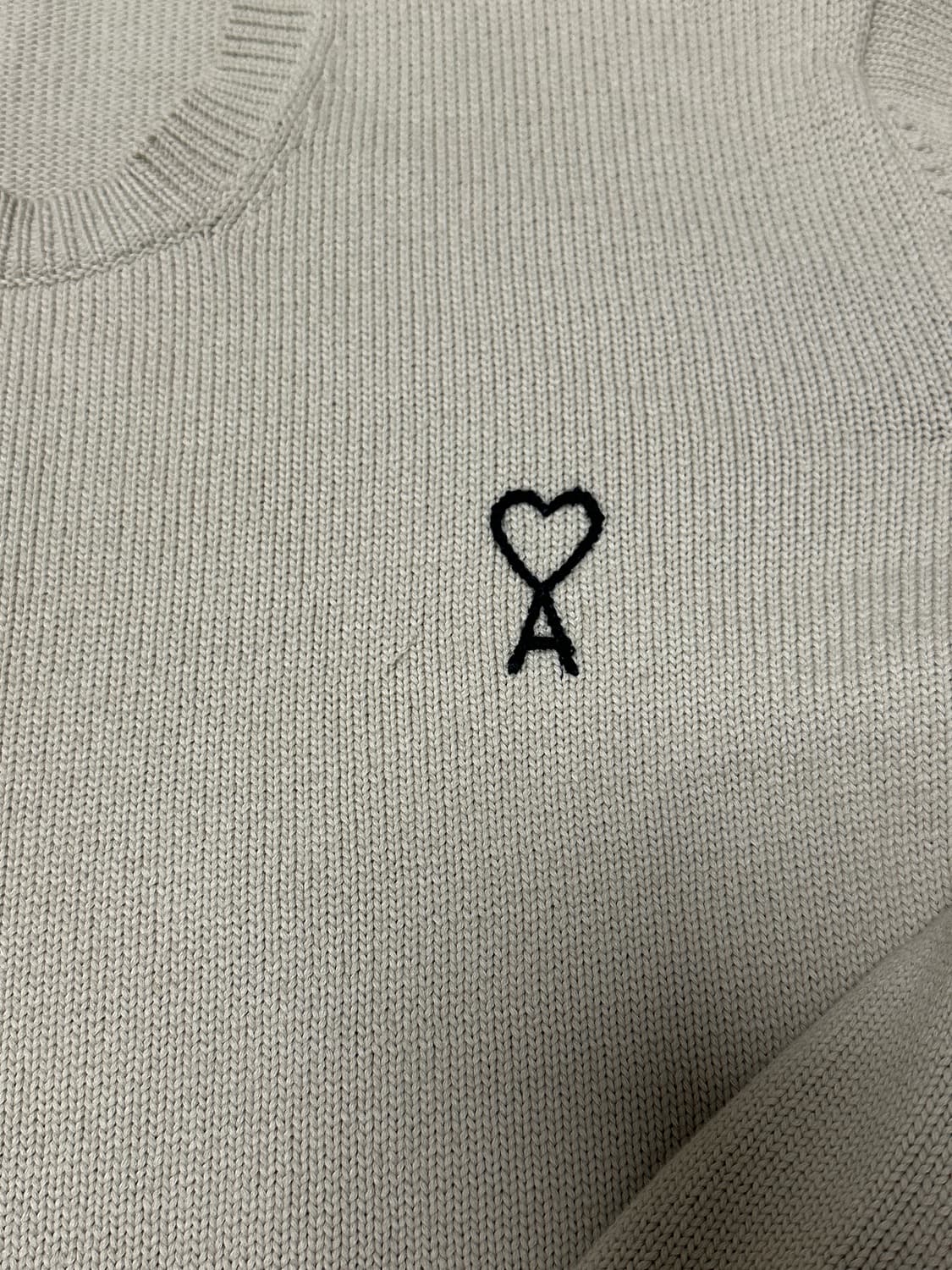 아미 니트 하트로고 체인스티치 XL  베이지색상 상품이미지2