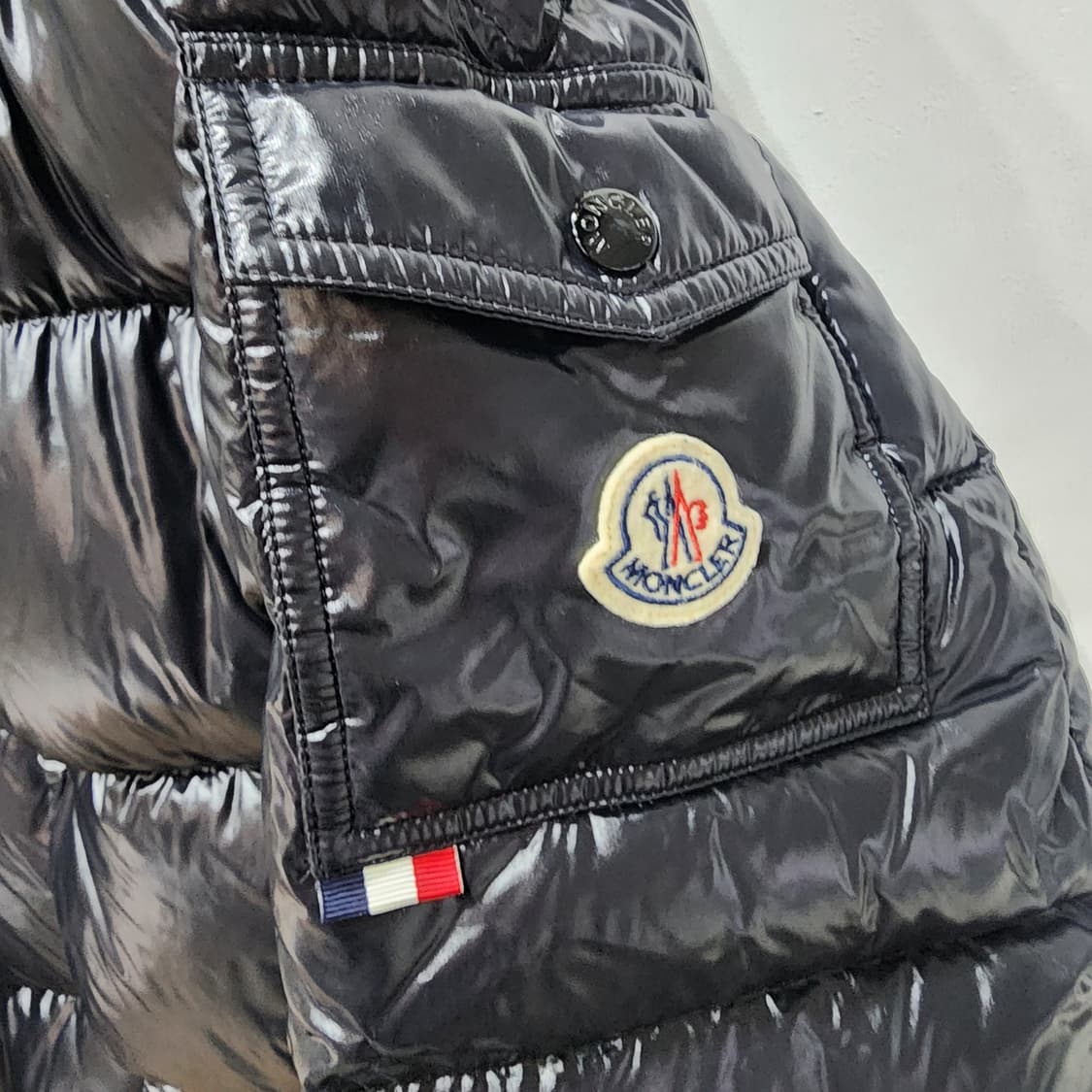 몽클레어 남성 후드 숏패딩 4사이즈 유광블랙 한글택! 상품이미지5