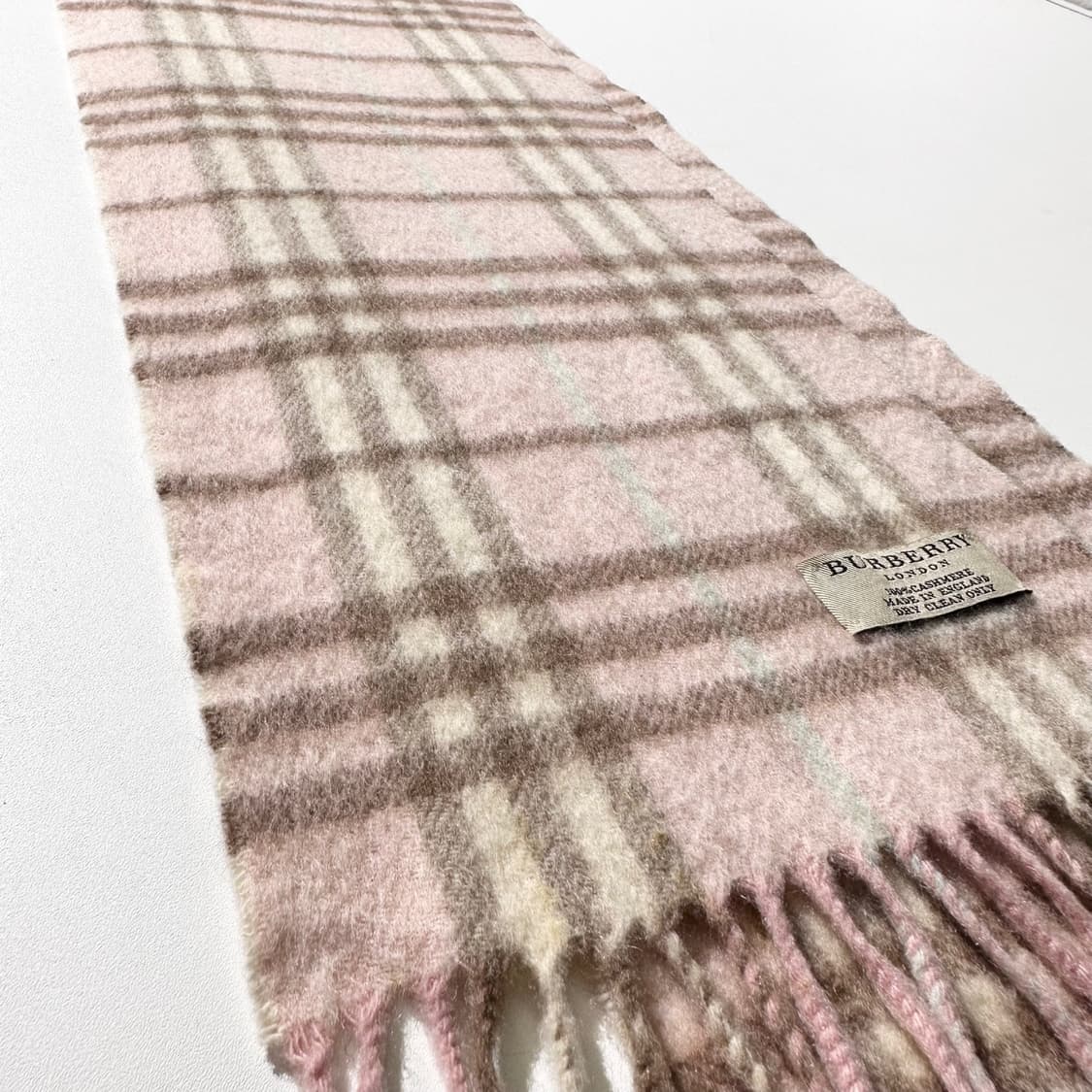 버버리 100% 캐시미어 체크 머플러 딸기우유 핑크 상품이미지5