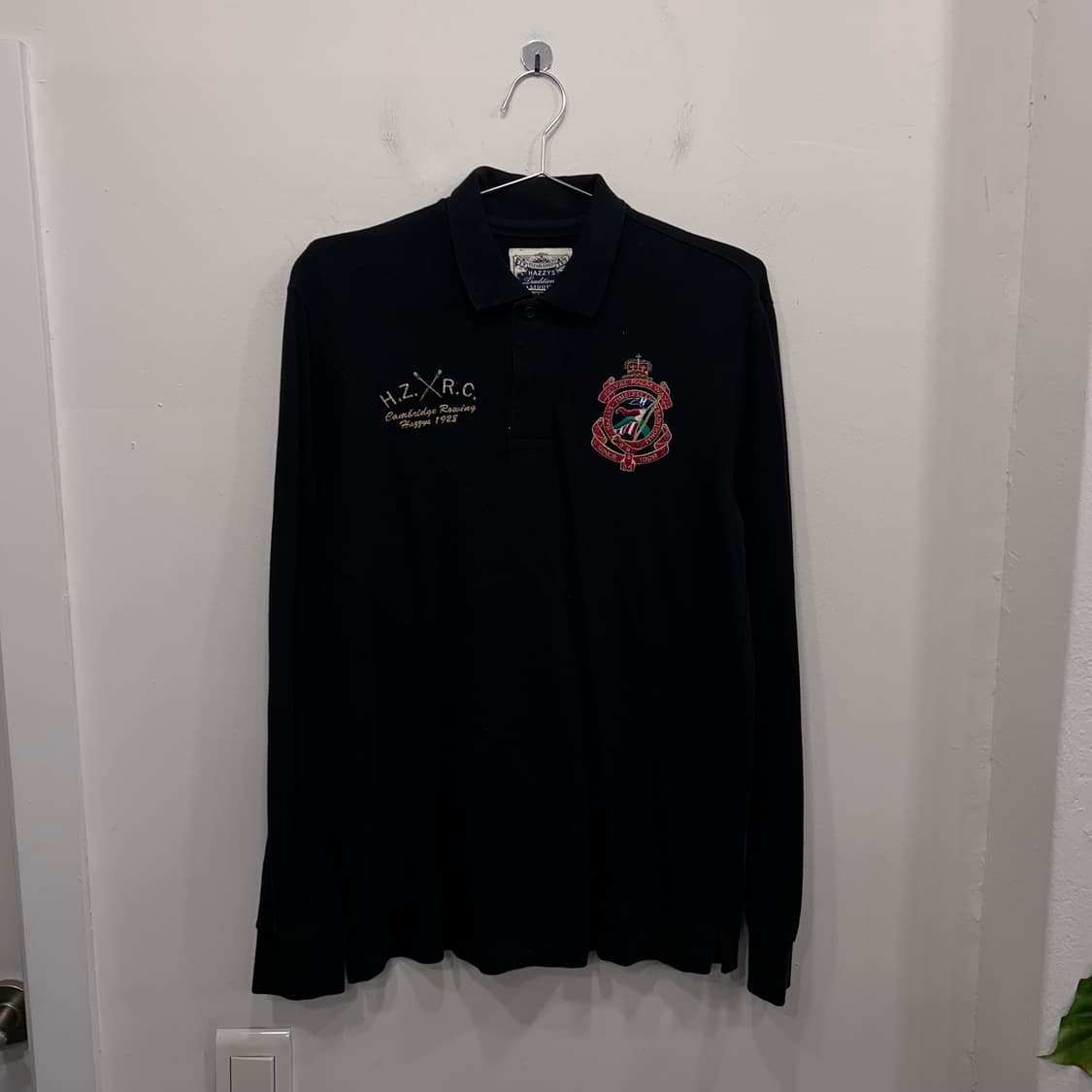 헤지스 로잉크루 자수와펜 절개 긴팔 카라티 상품이미지2