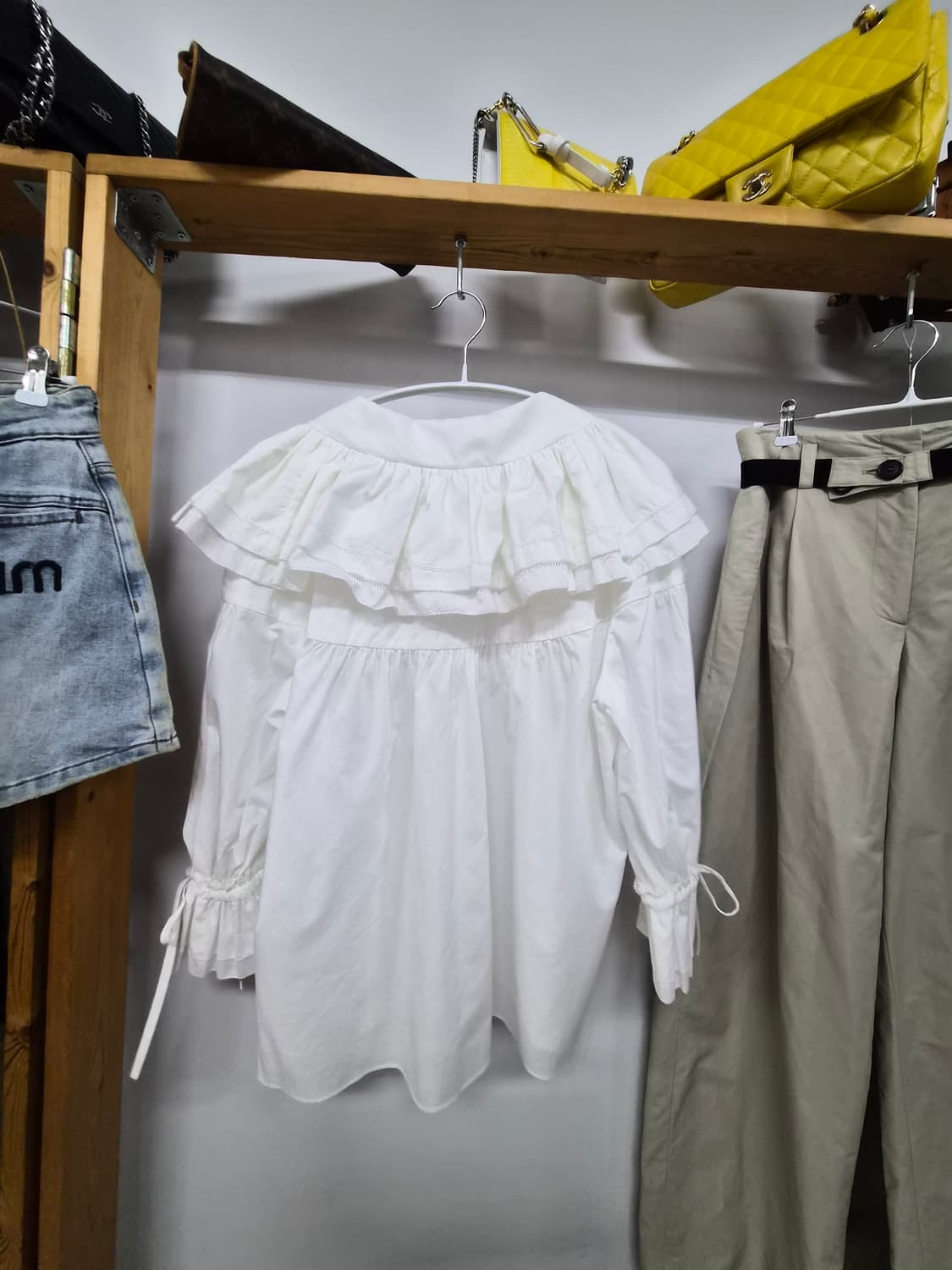 쟈니헤잇재즈 프릴 블라우스. jsnewyork 커브드벨트 팬츠 상품이미지5