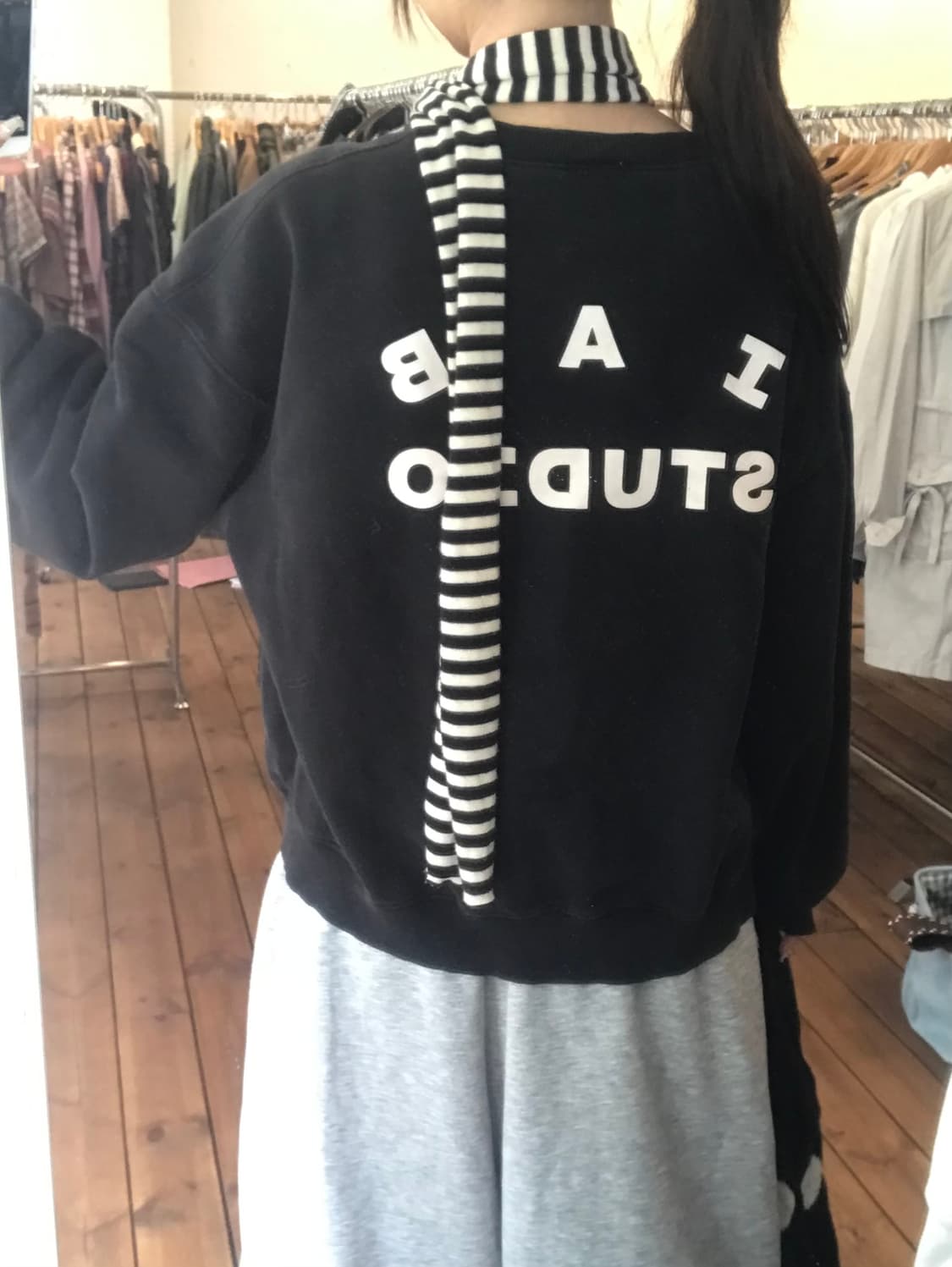 IAB 블랙 맨투맨 상품이미지3