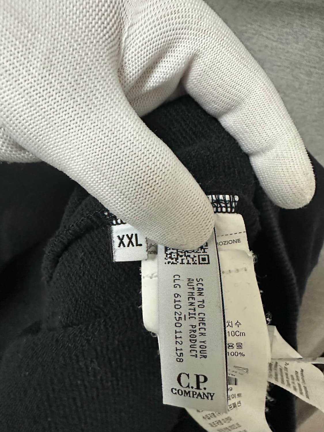 CP컴퍼니 렌즈와펜 맨투맨 블랙 (110) 상품이미지6