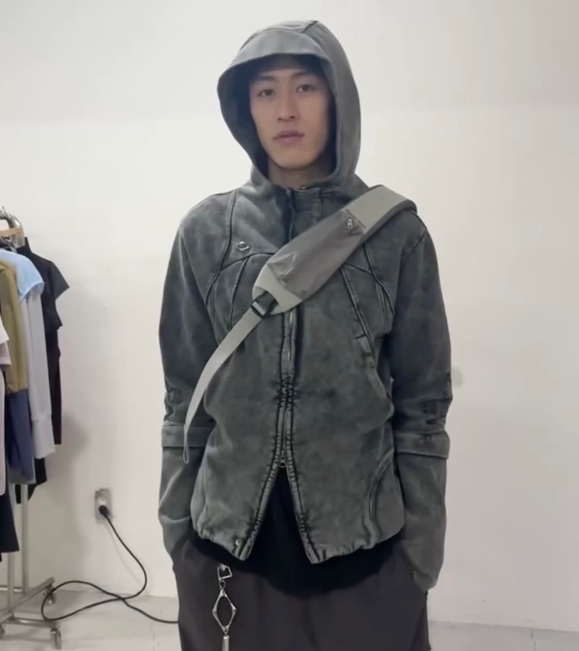 미스치프 컷 오프 후드 워시드 차콜 M 상품이미지3