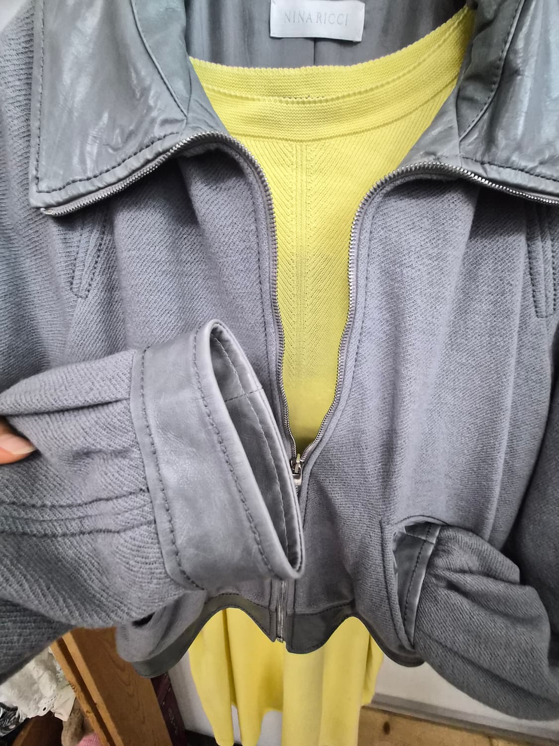 니나리치 가죽트리밍 셔링블루종 집업 상품이미지5