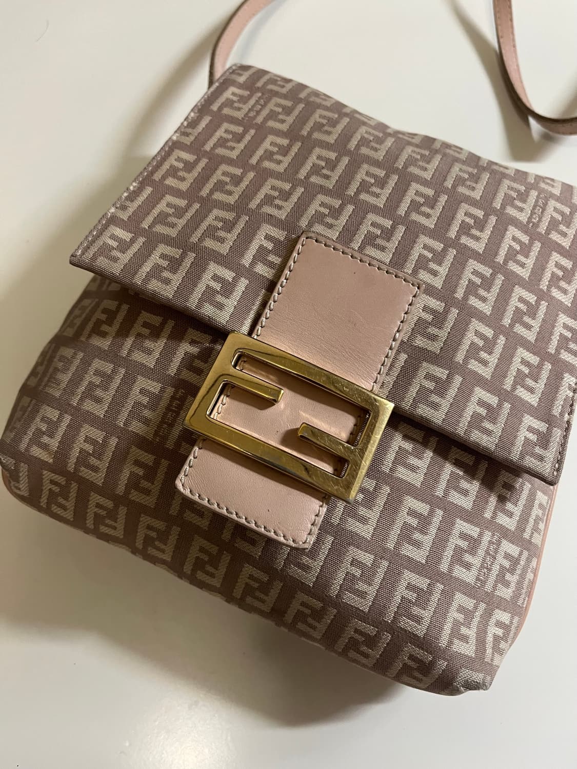 펜디 주카 미니 크로스백 상품이미지4