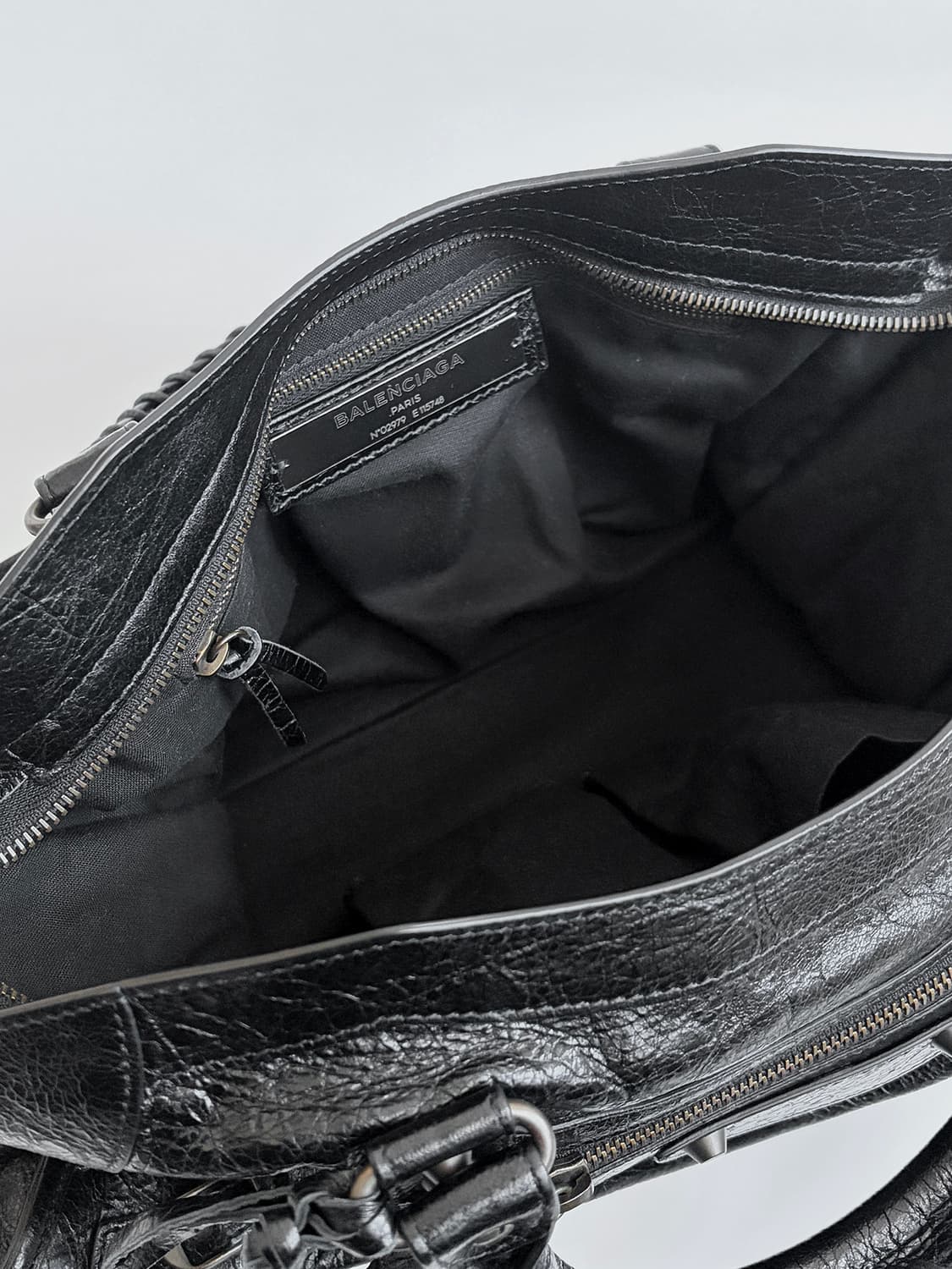 발렌시아가 클래식 시티백 미듐 판매합니다. 상품이미지6