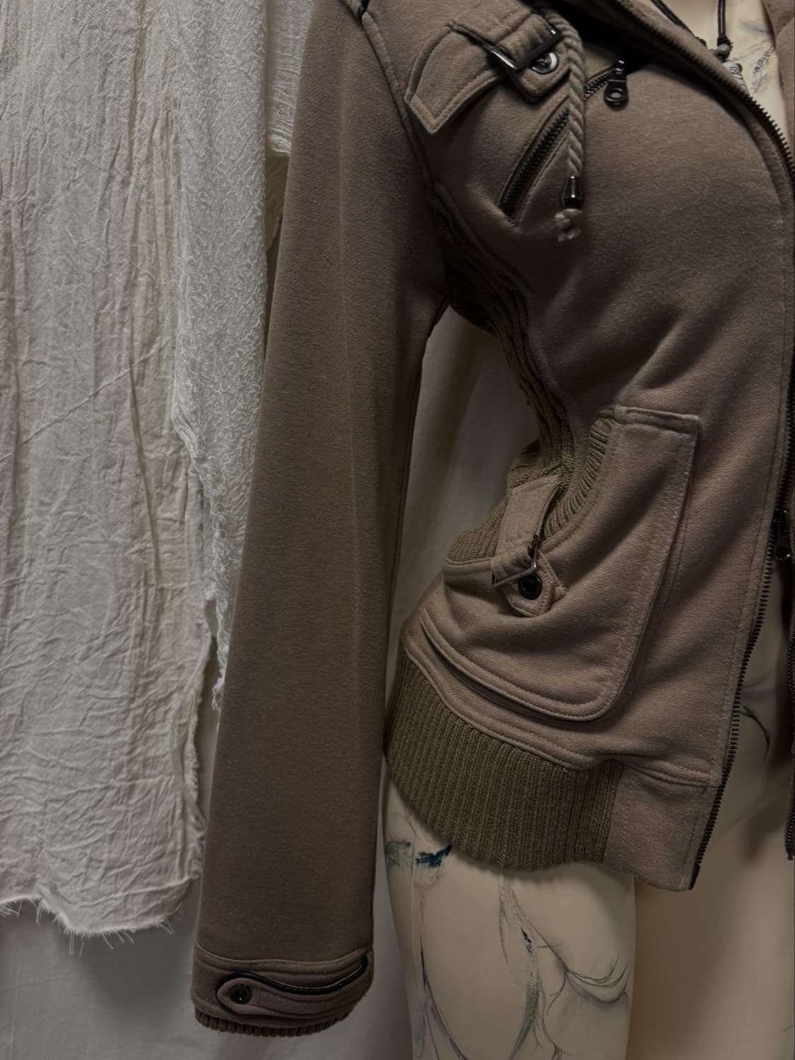 In The Attic Buckle Detail Zipup 상품이미지4