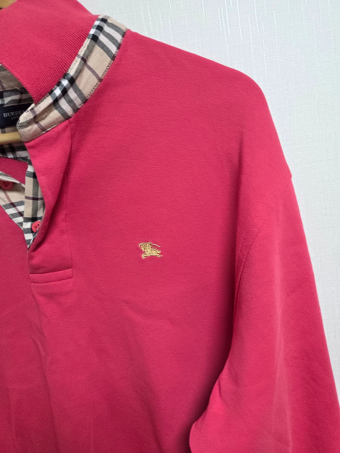 버버리 런던 핫핑크 긴팔 카라티 100정도 레플리카 상품이미지7