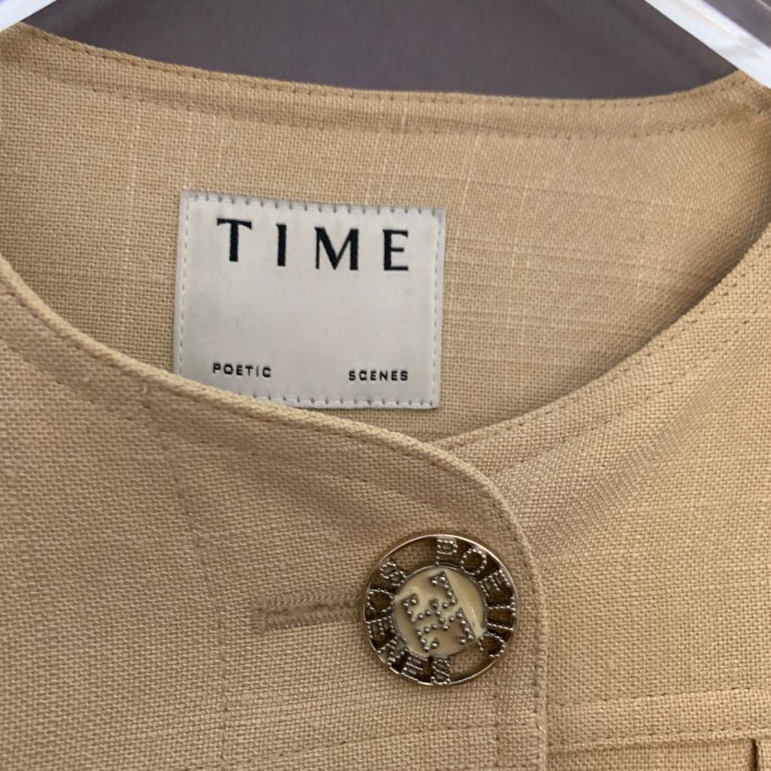 82 타임 22SS 베이지 로고 버튼 크롭 스판 자켓 상품이미지5