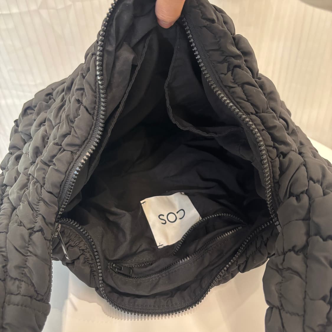 COS 코스 왕구름빵 오버사이즈 크로스백      상품이미지7