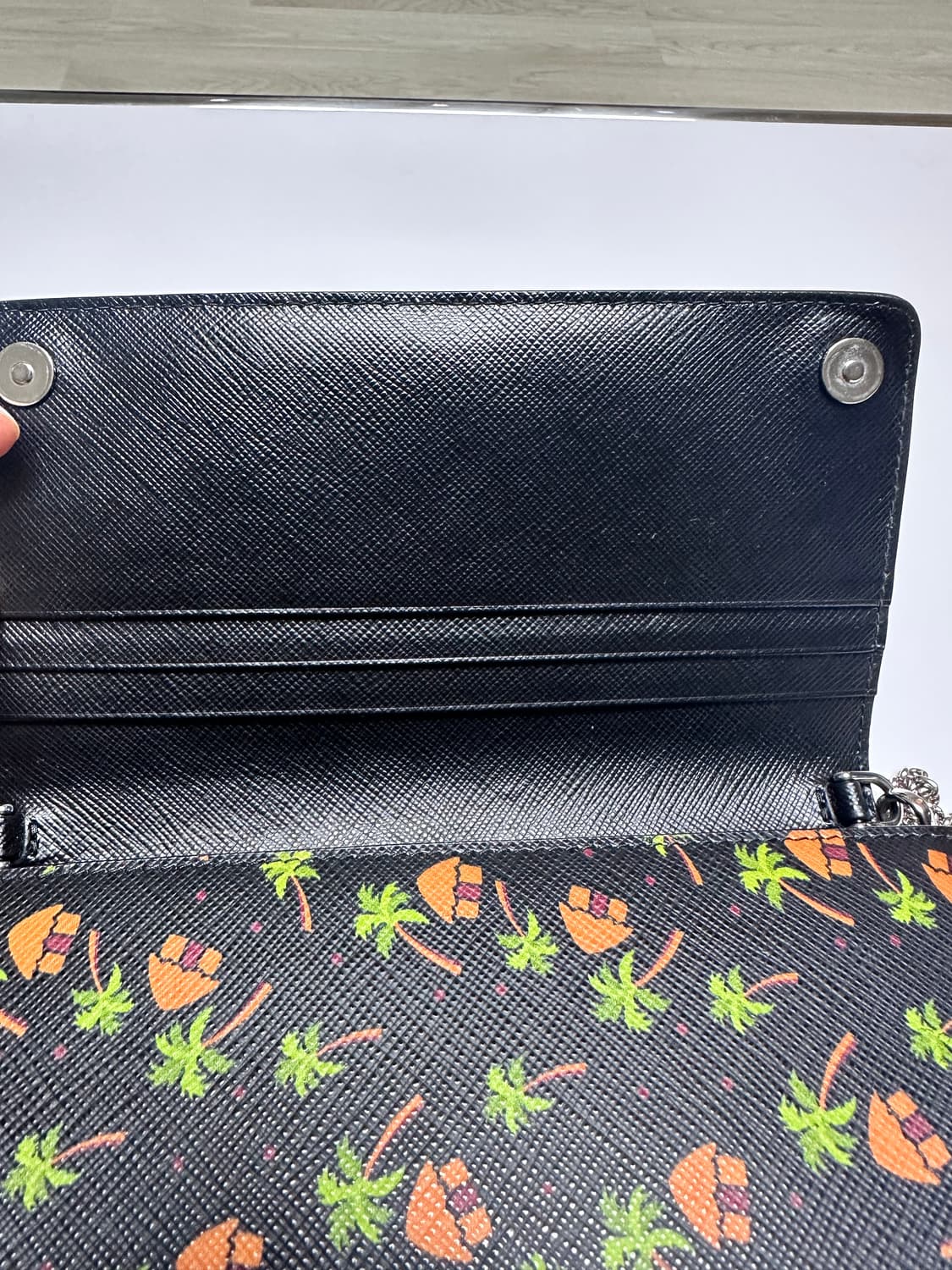 프라다 체인 월렛 블랙 야자수 패턴 상품이미지4