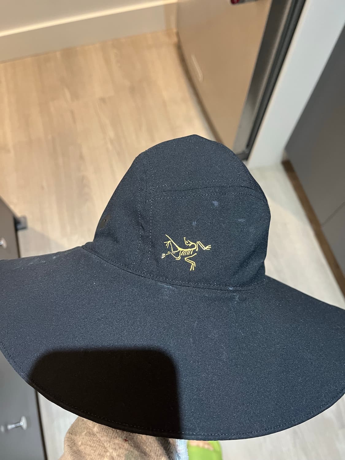 아크테릭스 신솔라 햇 24k gold sinsola hat 상품이미지1