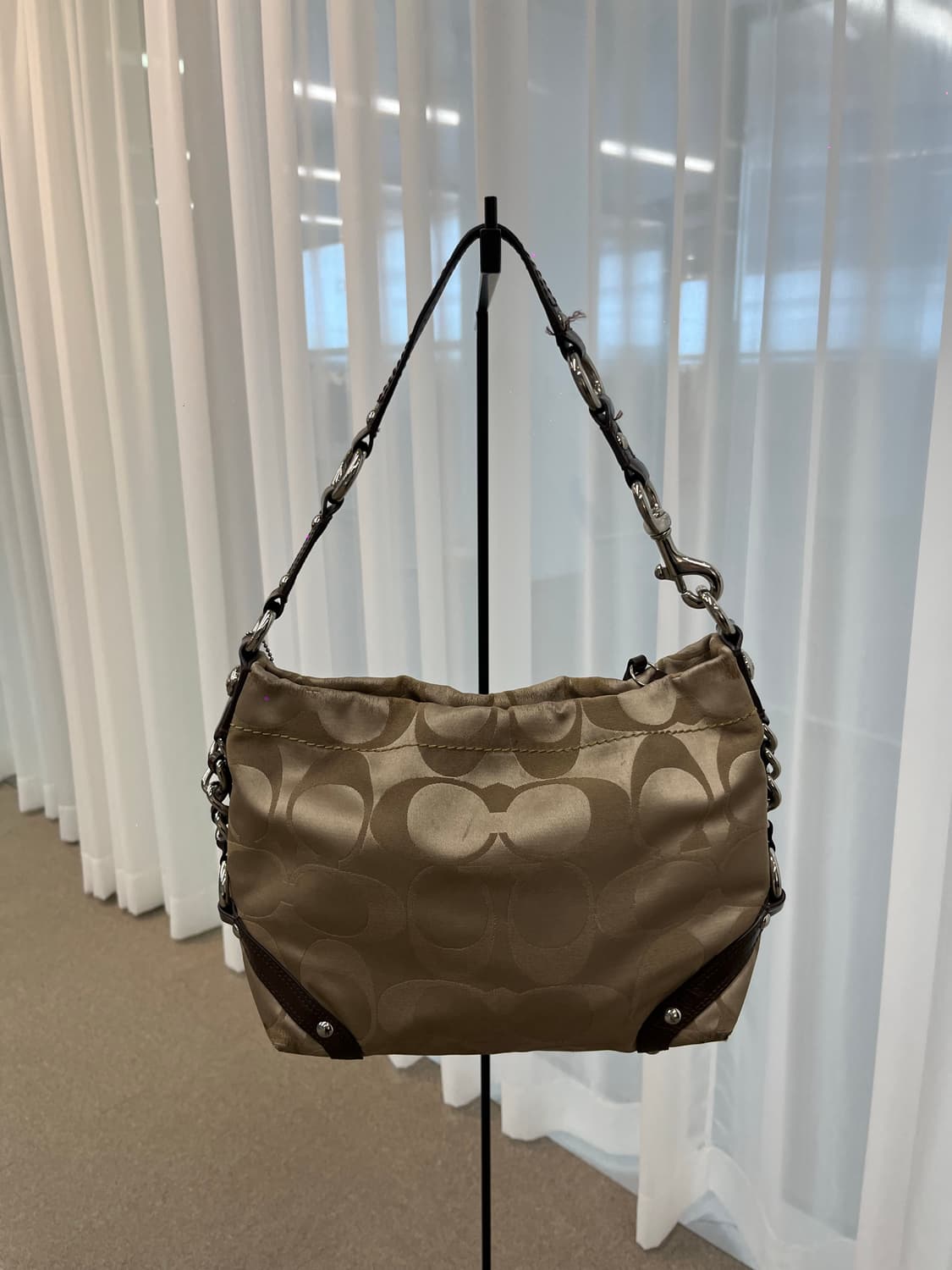 Coach Baggy Square Shoulder Bag 상품이미지3