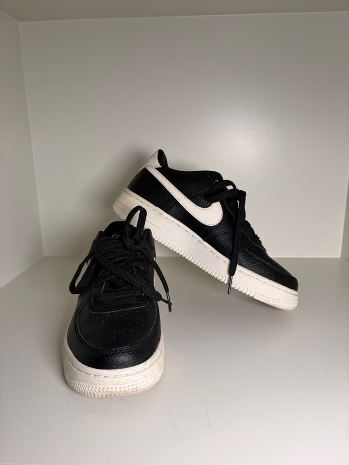 나이키 에어포스 블랙 화이트 상품이미지2