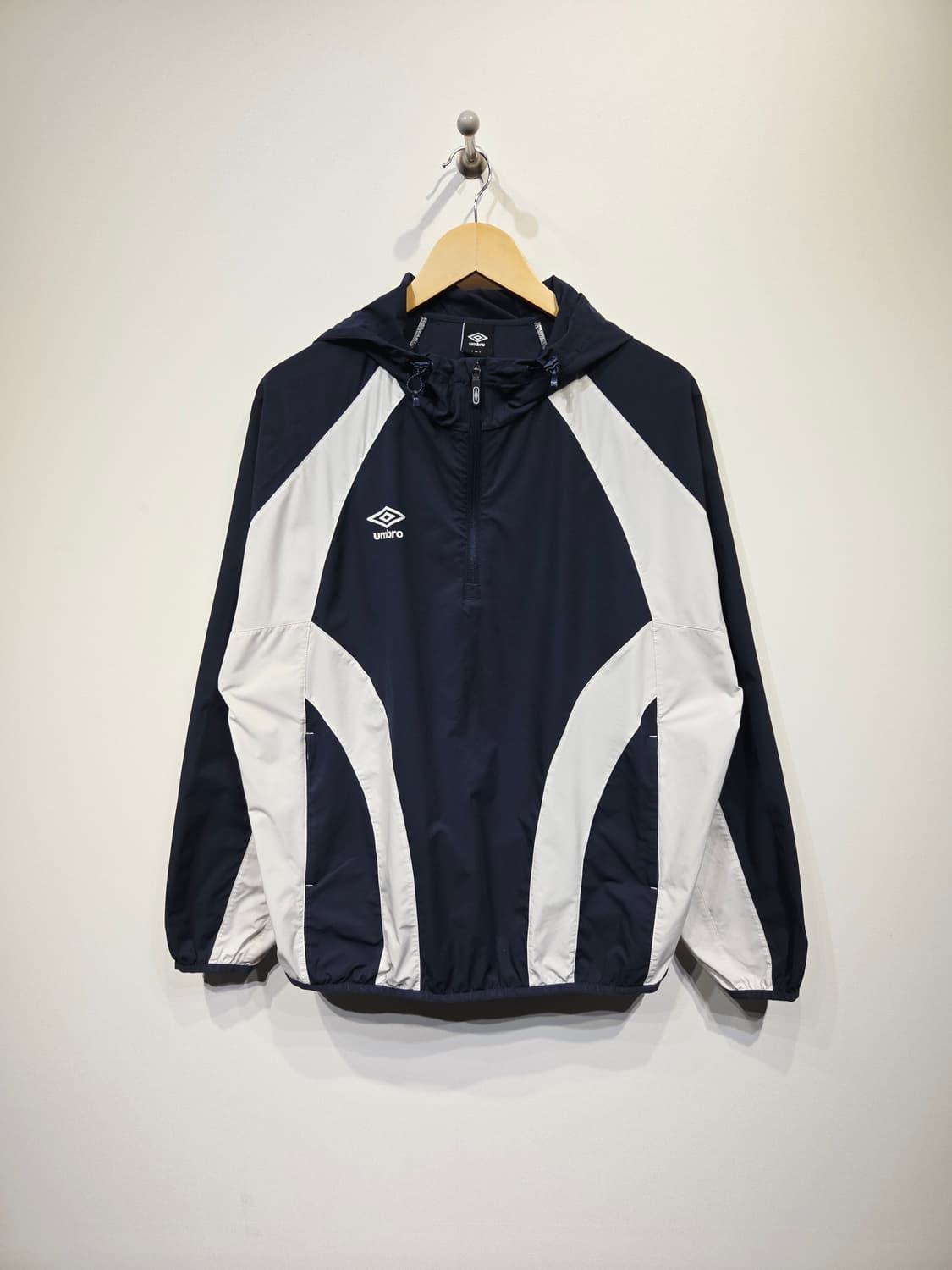 엄브로(UMBRO) 하프집업 배색 바람막이 아노락 상품이미지2