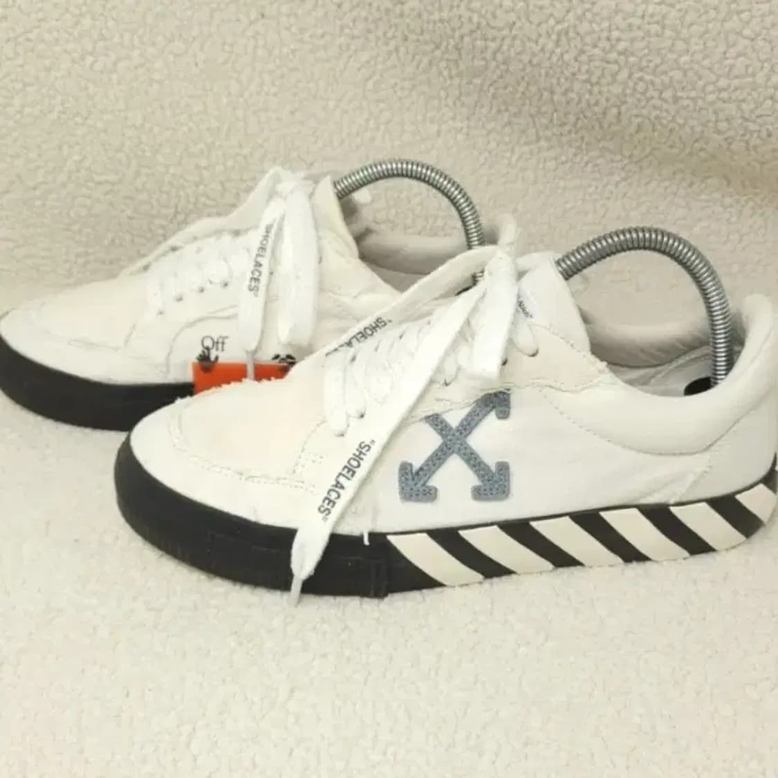 [정품] 오프화이트 로우 벌커나이즈드 화이트 캔버스 (42사이즈/270) 상품이미지1