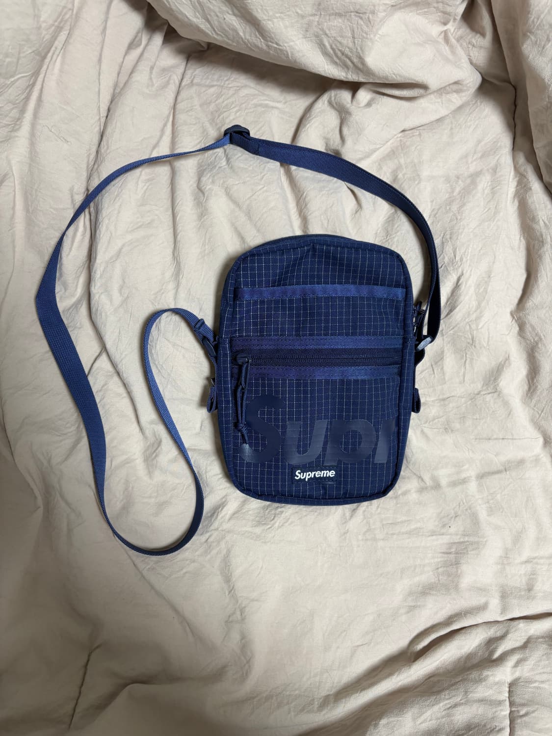 슈프림 숄더백 네이비 24ss 상품이미지2