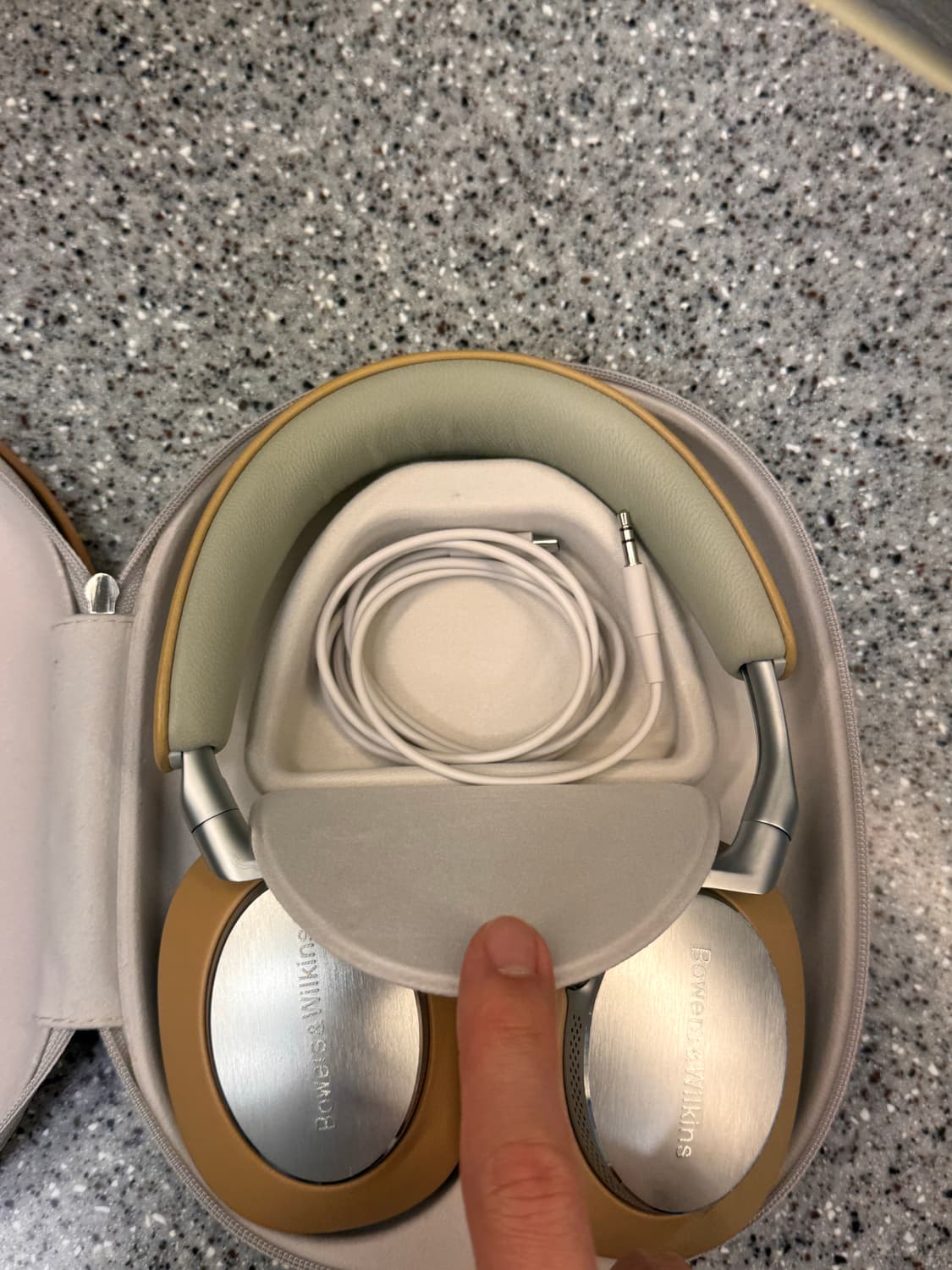 Bowers & wilkins PX8 상품이미지3