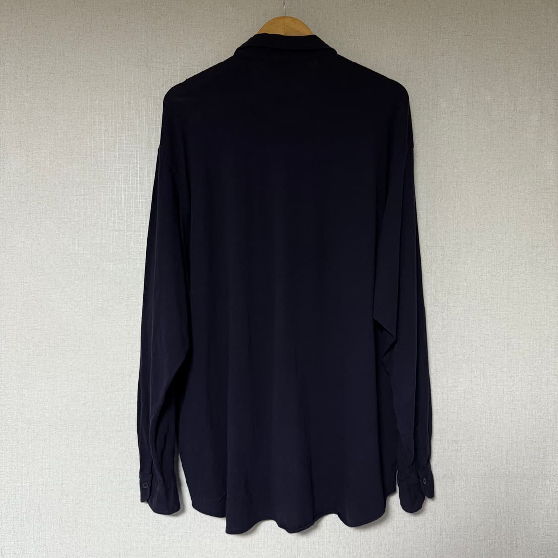 [2]코모리 24SS 네이비 코튼 저지 셔츠 상품이미지8