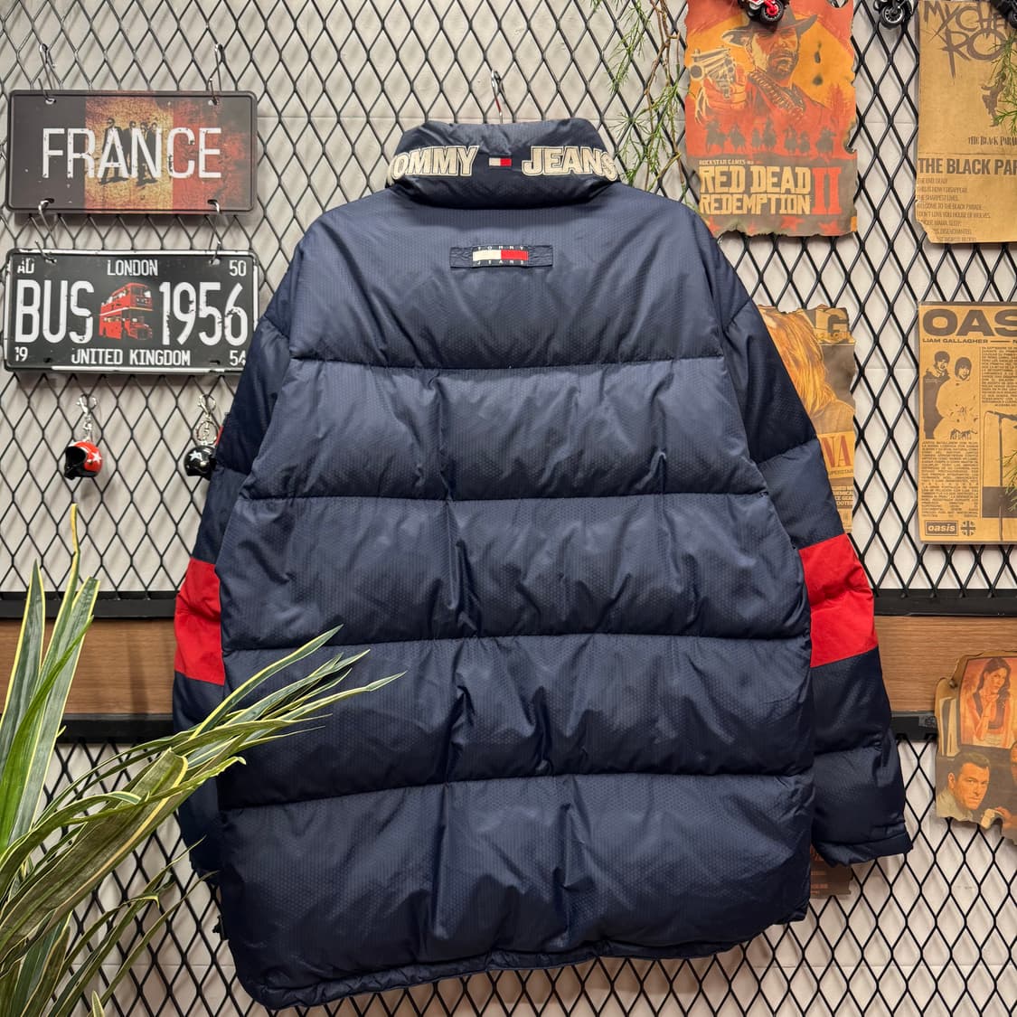 타미 진스 구스다운 패딩 점퍼 후면 로고 포인트 네이비 레드 상품이미지2