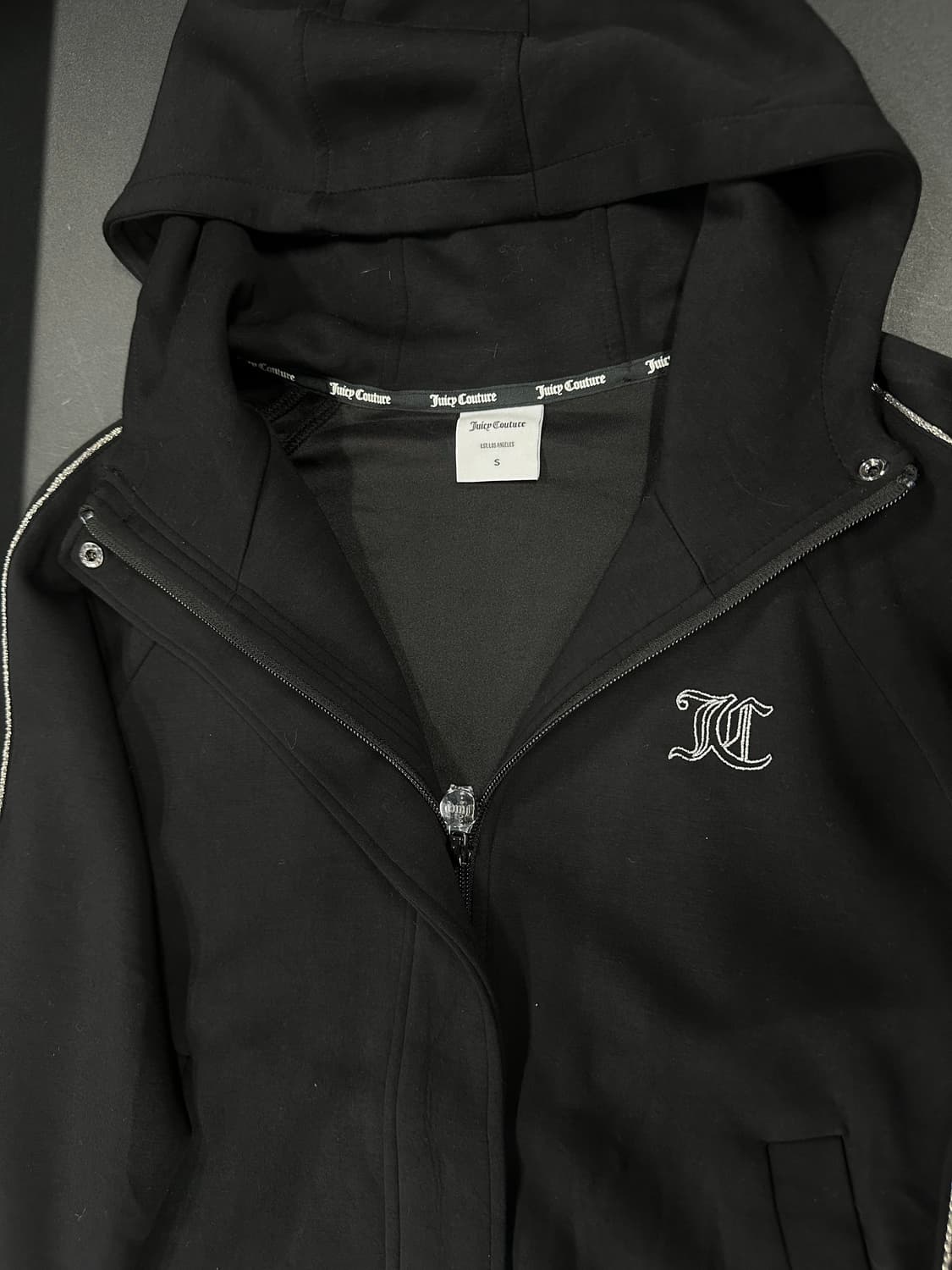 쥬시꾸뛰르 Juicy Couture 핫픽스 백큐빅 로고 후드 집업 재킷 상품이미지5