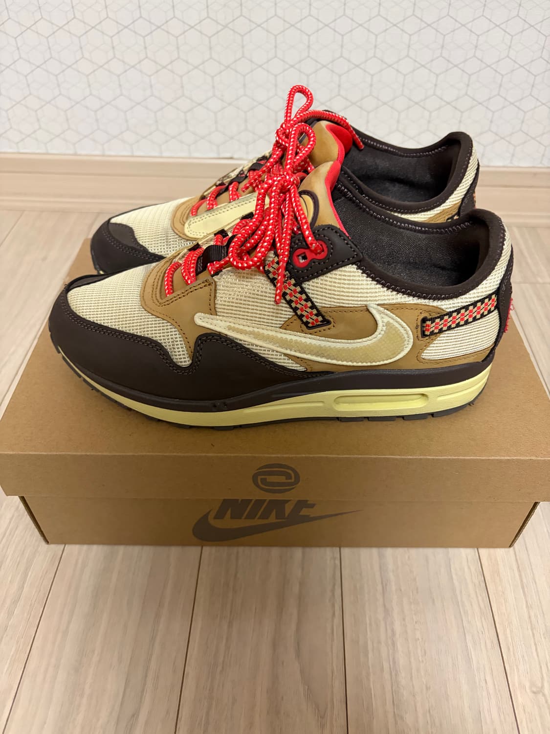 [265] 나이키 트래비스스캇 에어맥스1 브라운 상품이미지1