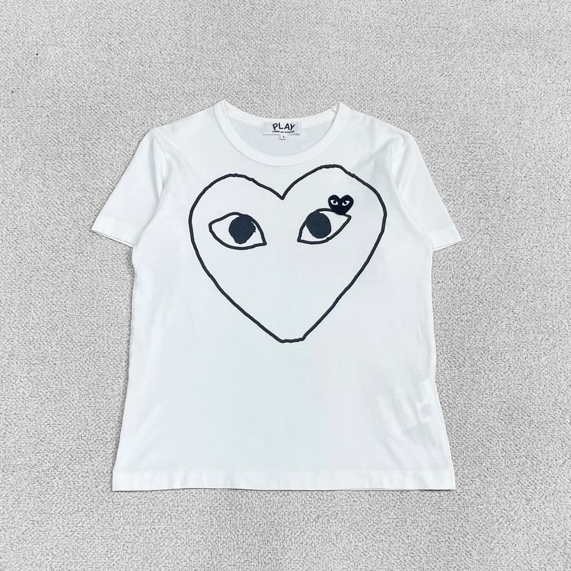 꼼데가르송 블랙 하트 와펜 반팔티 화이트 상품이미지1