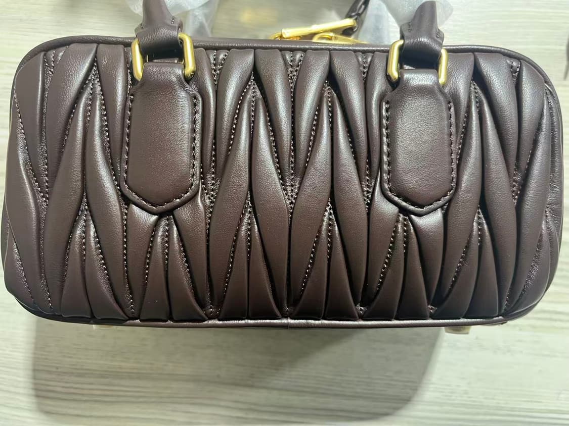 우 미우 아르카디 마테라쎄 나파 레더 미니백 상품이미지2