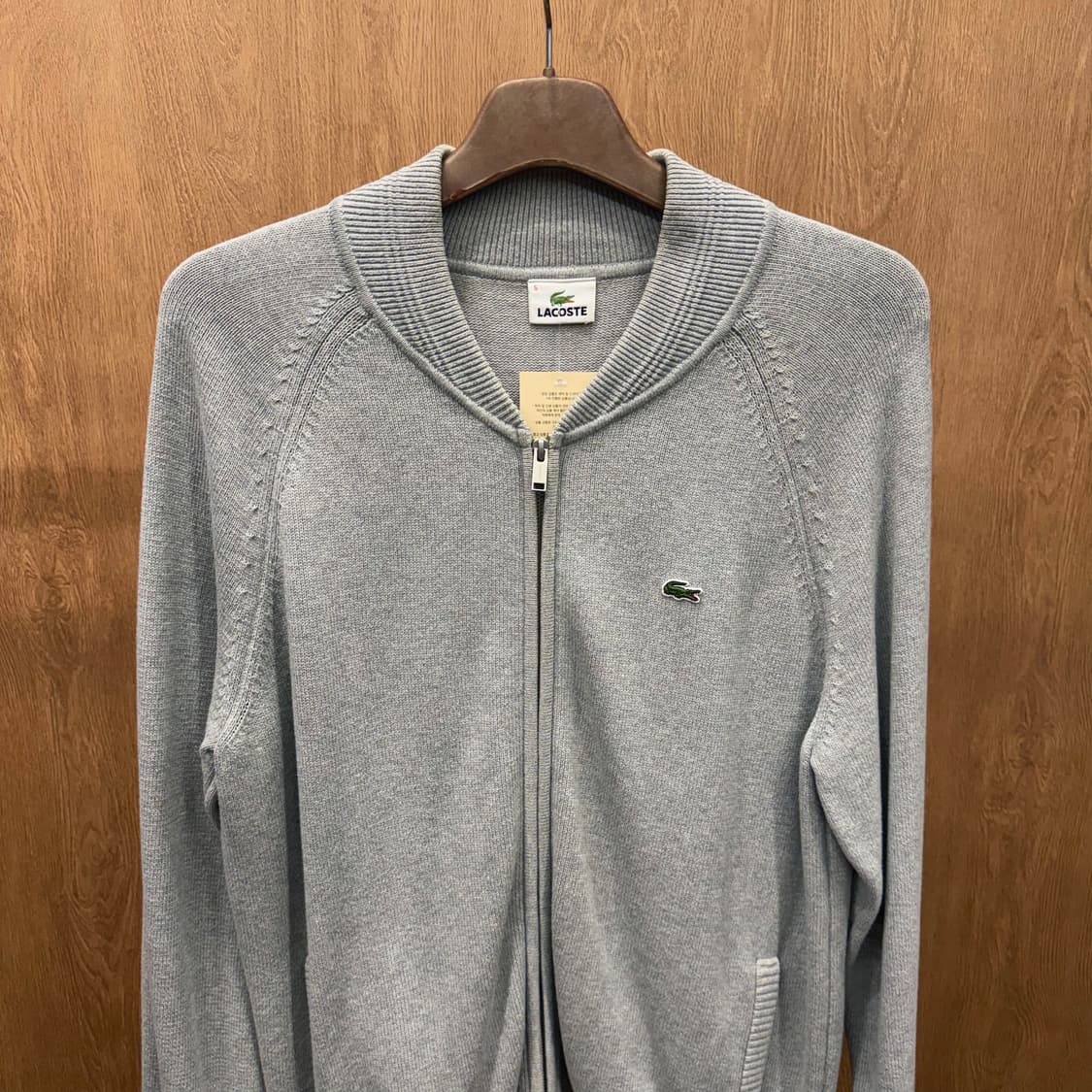 라코스테 니트 집업 가디건 로고 자수 디테일 레귤러핏 라이트 그레이 상품이미지4
