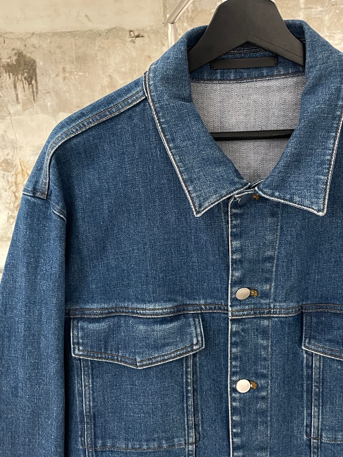 띠어리 중청 체스트 포켓 트러커 데님 자켓 상품이미지2